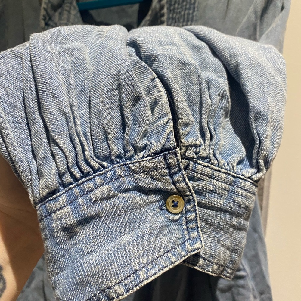 🥞 Pilcro Denim Hippy Tuxedo-Front Crop Blouse 👩🏼‍🌾 - Picture 3 of 4